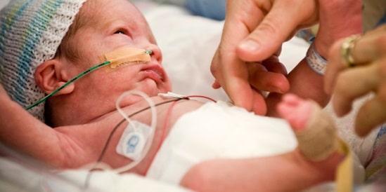Nou-nascutii de la Spitalul Judetean Constanta au o sansa in plus la viata. Donatie oferita de 450 de copii si parinti pentru intubarea micutilor prematuri, aflati in situatii medicale critice