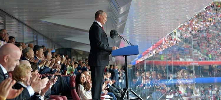 Campionatul Mondial de Fotbal din Rusia a luat startul. Vladimir Putin are la dispozitie o luna ca sa-si refaca imaginea in Occident